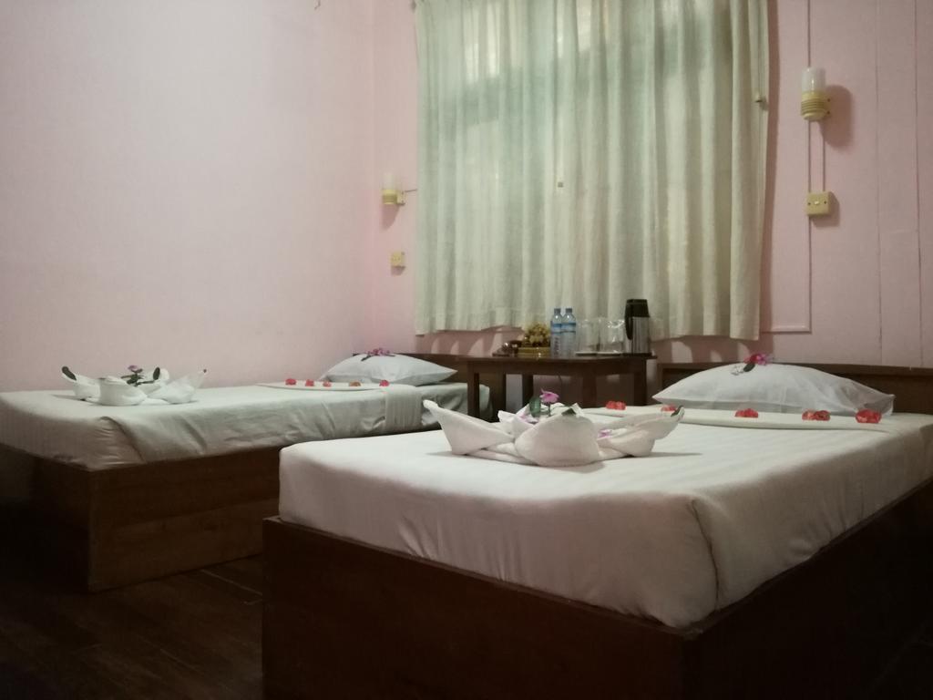 Gold Star Hotel Nyaung Shwe Exterior photo