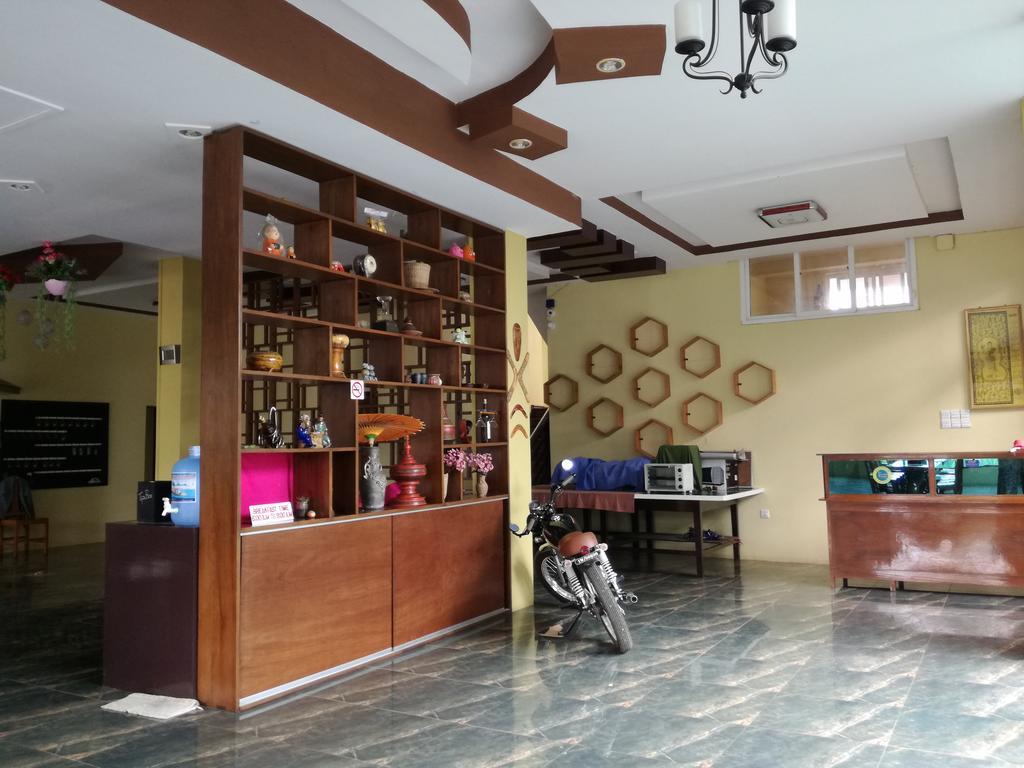 Gold Star Hotel Nyaung Shwe Exterior photo