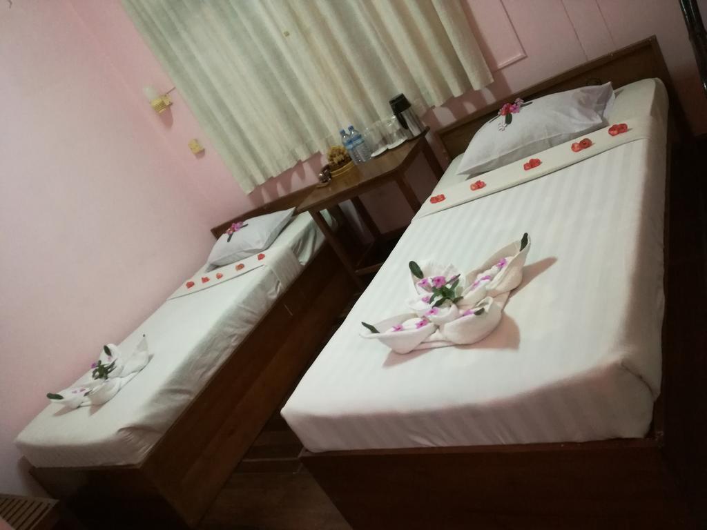 Gold Star Hotel Nyaung Shwe Exterior photo