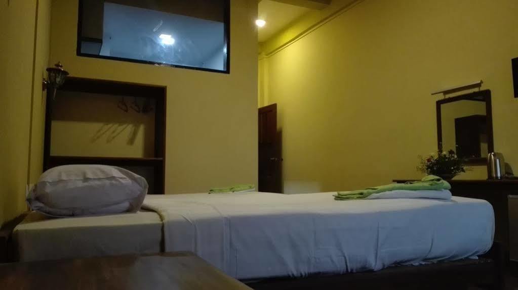 Gold Star Hotel Nyaung Shwe Exterior photo