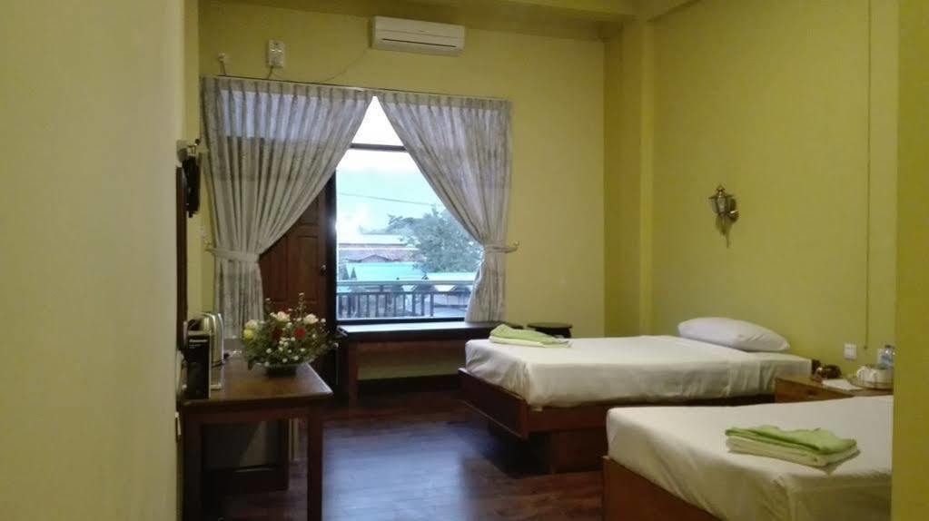 Gold Star Hotel Nyaung Shwe Exterior photo