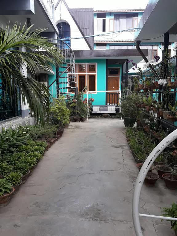 Gold Star Hotel Nyaung Shwe Exterior photo