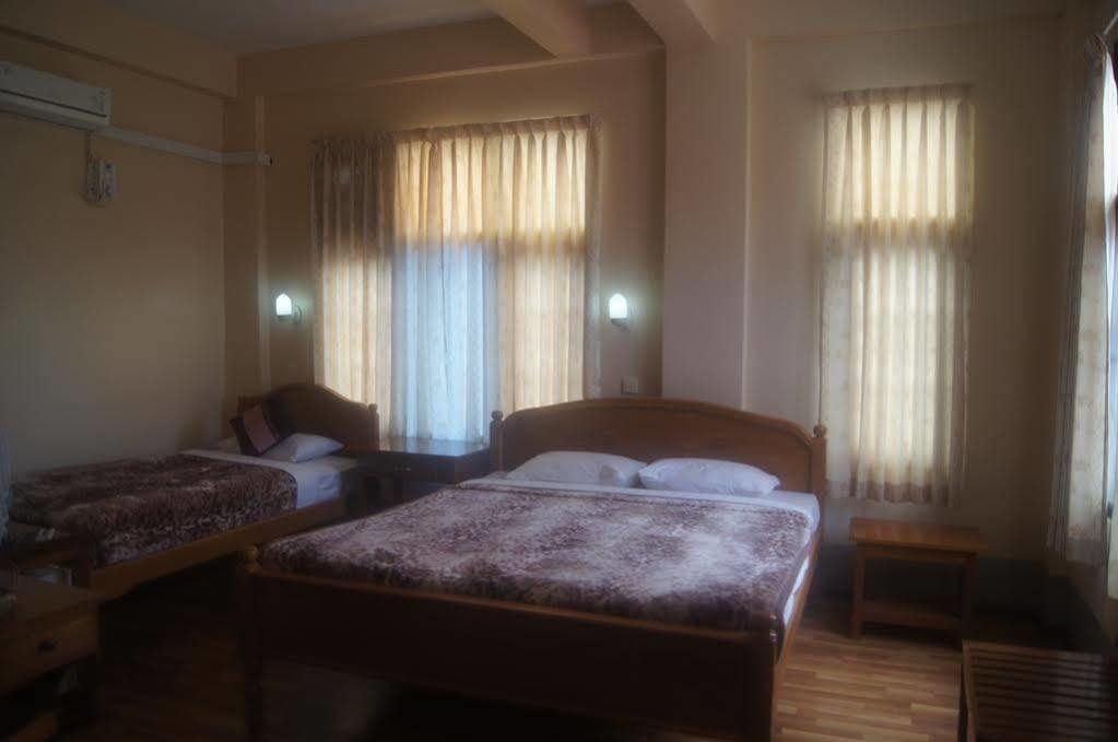 Gold Star Hotel Nyaung Shwe Exterior photo