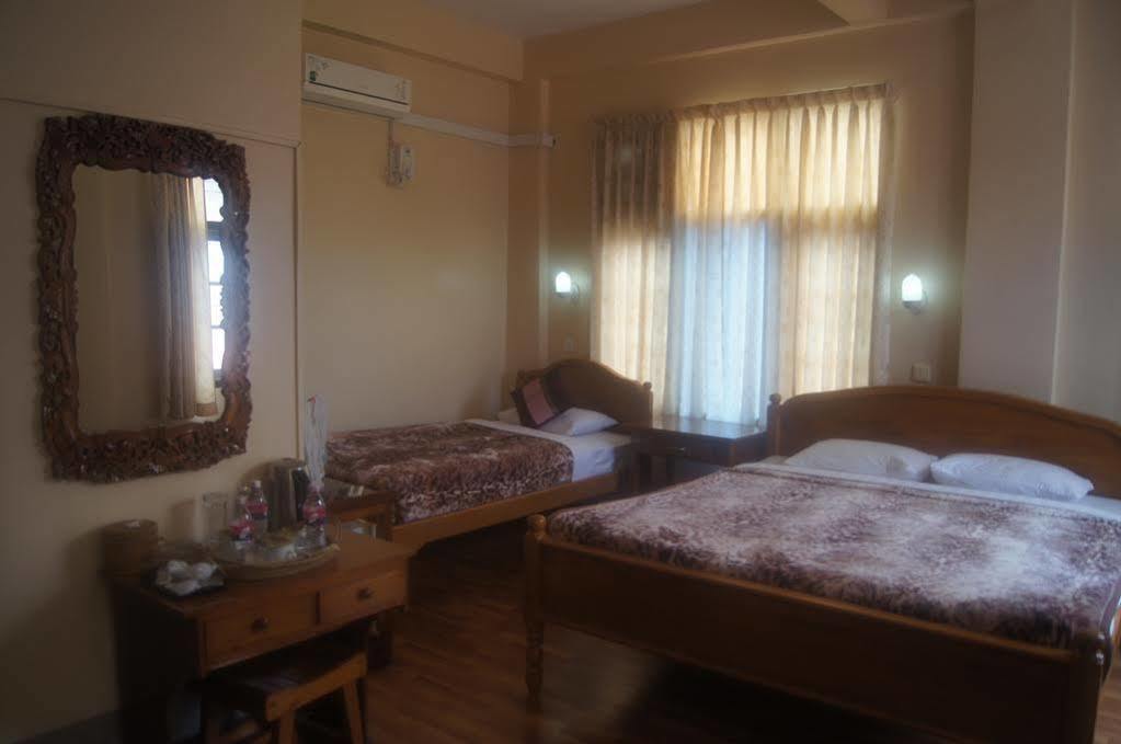 Gold Star Hotel Nyaung Shwe Exterior photo
