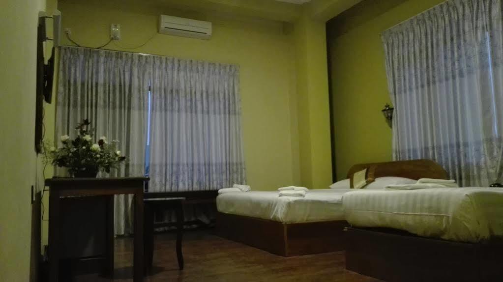 Gold Star Hotel Nyaung Shwe Exterior photo