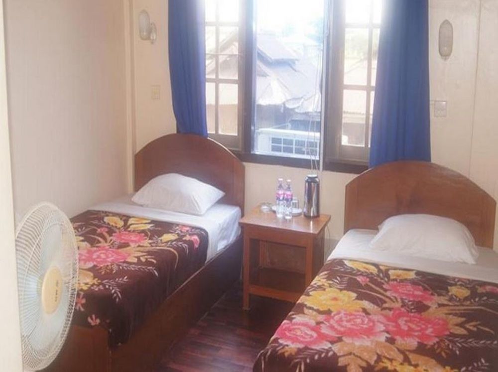 Gold Star Hotel Nyaung Shwe Exterior photo