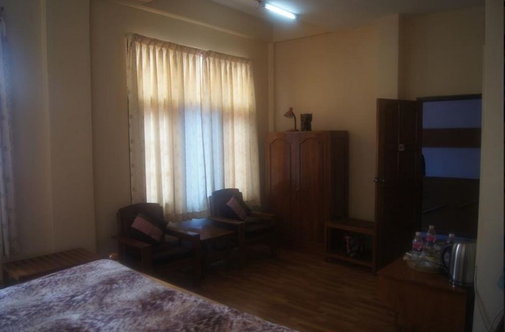 Gold Star Hotel Nyaung Shwe Exterior photo