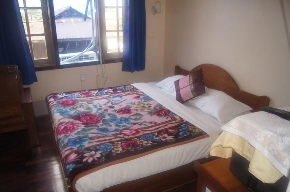 Gold Star Hotel Nyaung Shwe Exterior photo